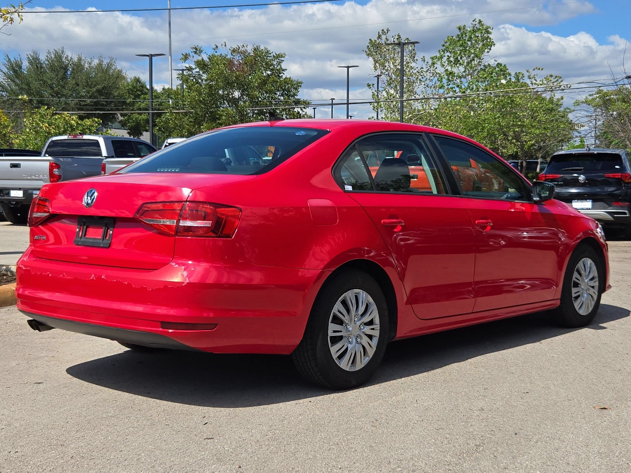 Used 2015  Volkswagen  image 3