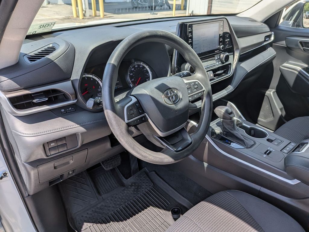 Used 2022 Beige Toyota L image 31