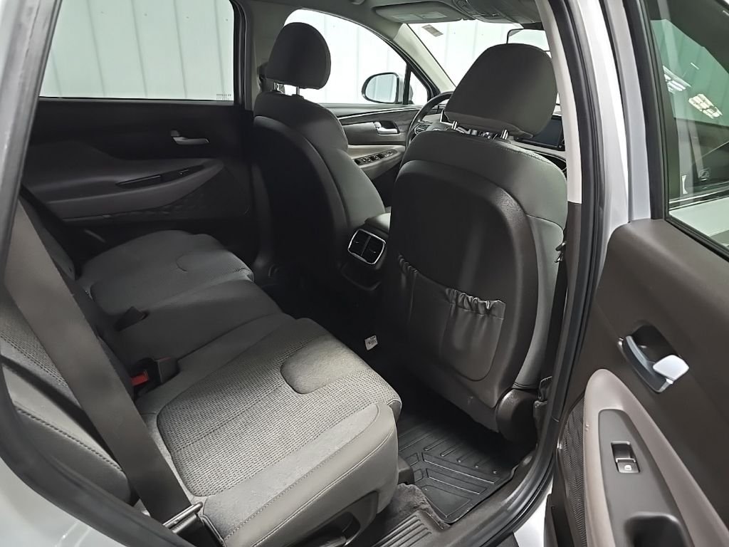 Used 2019 Silver Hyundai SE image 17