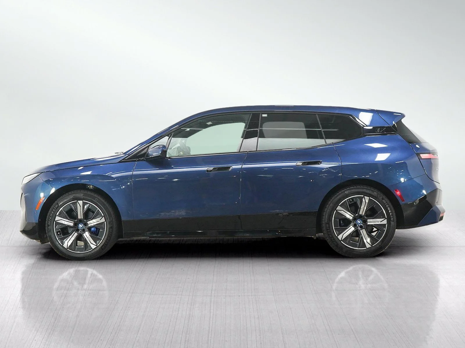 Used 2024 BMW iX Base with VIN WB523CF0XRCN18469 for sale in Burnsville, MN