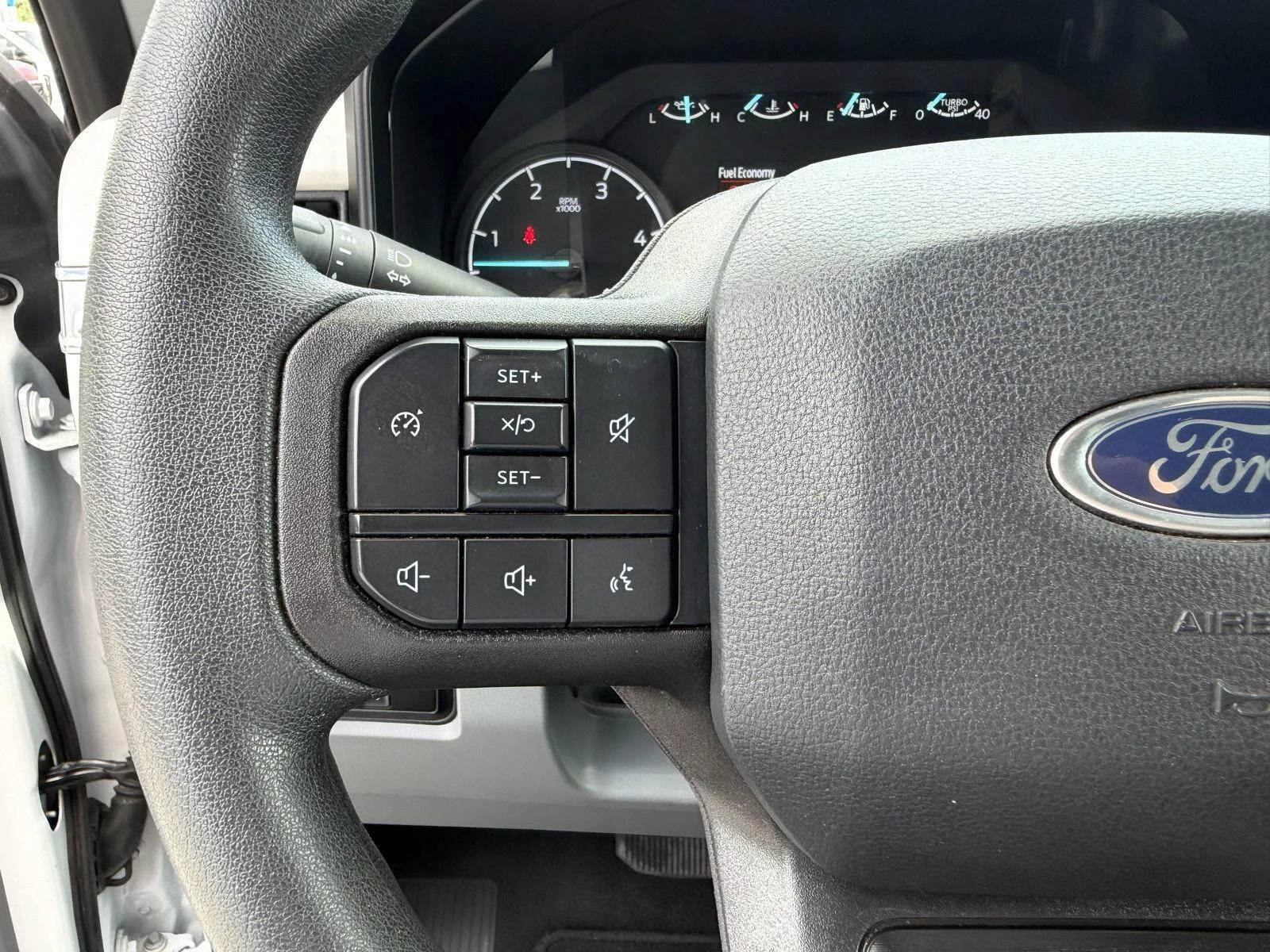 Used 2025 Oxford White Ford XLT image 18