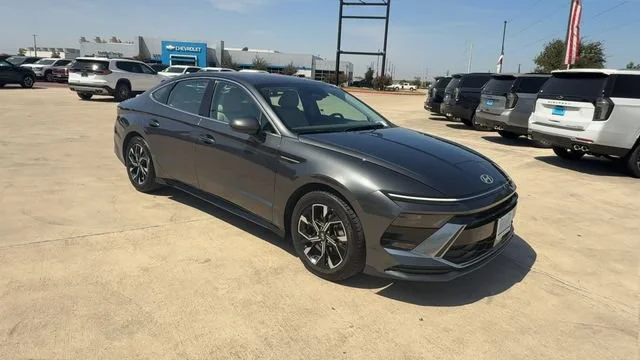 Used 2024 Gray Hyundai SEL image 2