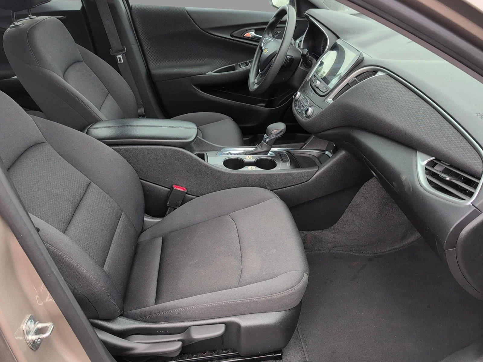 Used 2024 Mineral Gray Metallic Chevrolet 1LT image 39