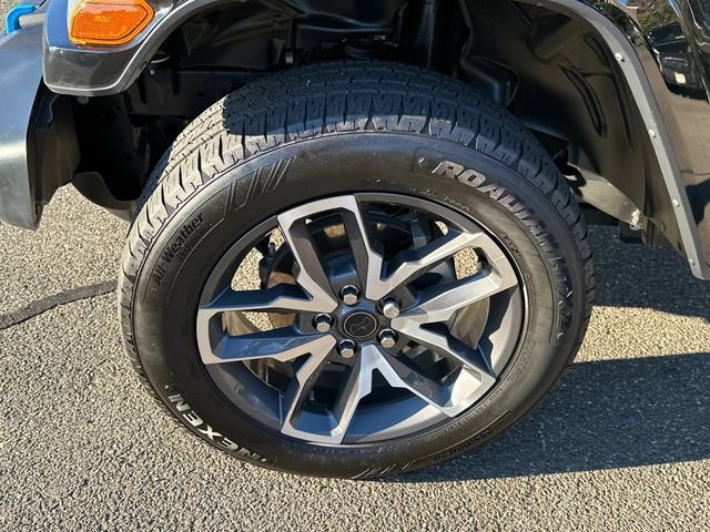 Used 2024  Jeep Sport S image 11