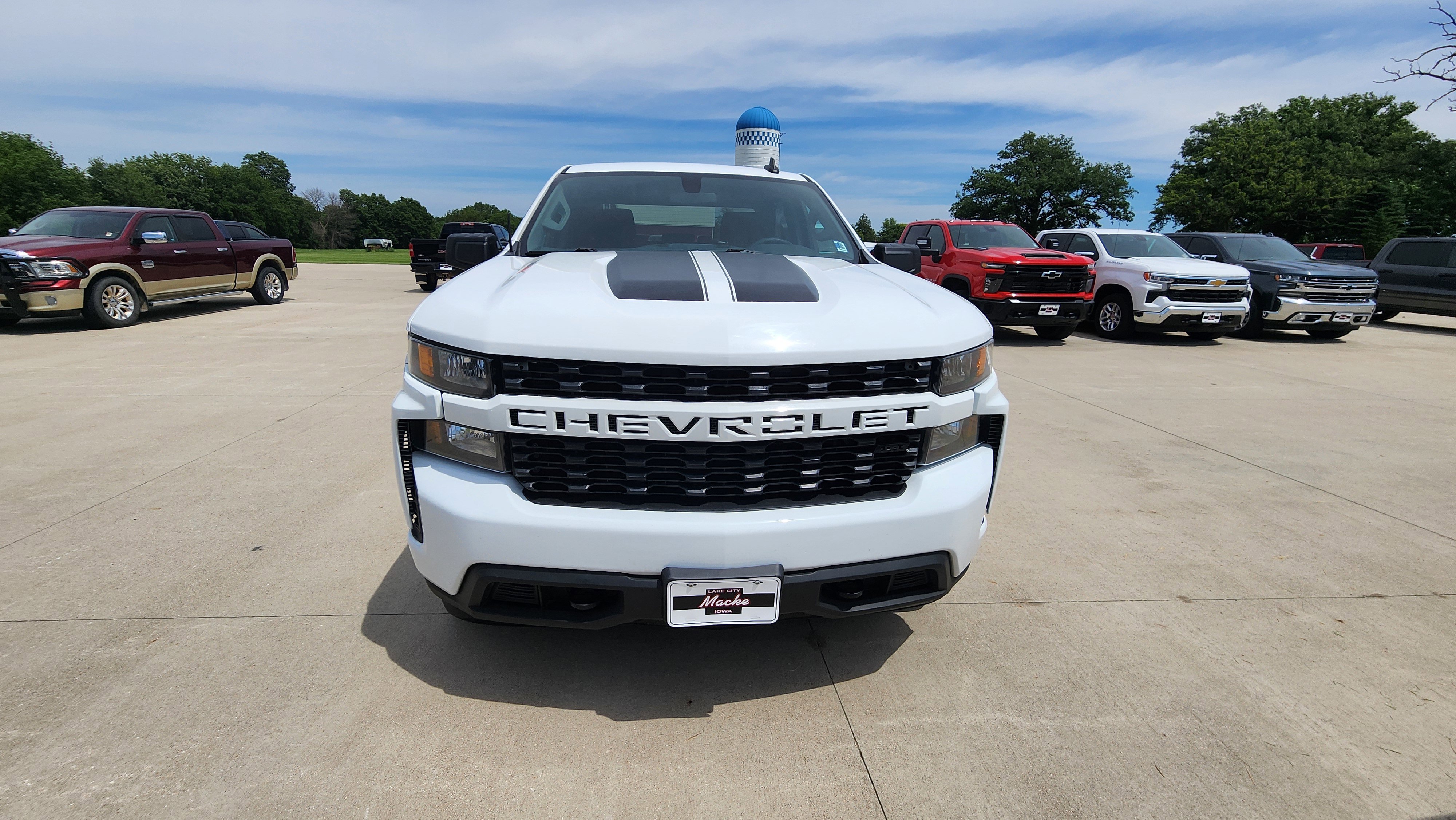 Used 2021 Chevrolet Silverado 1500 Custom with VIN 1GCPYBEK1MZ272989 for sale in Lake City, IA