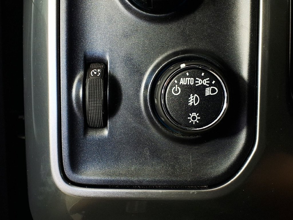 Used 2018 BLACK Chevrolet LT image 24