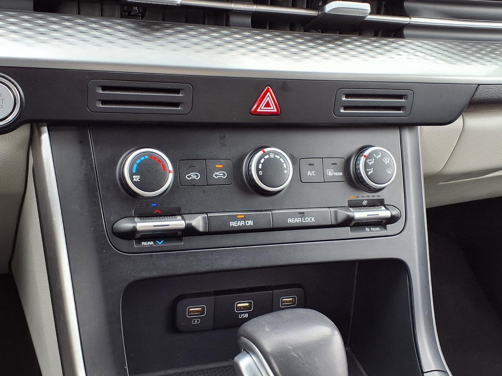 Used 2024 Snow White Pearl Kia LX image 26