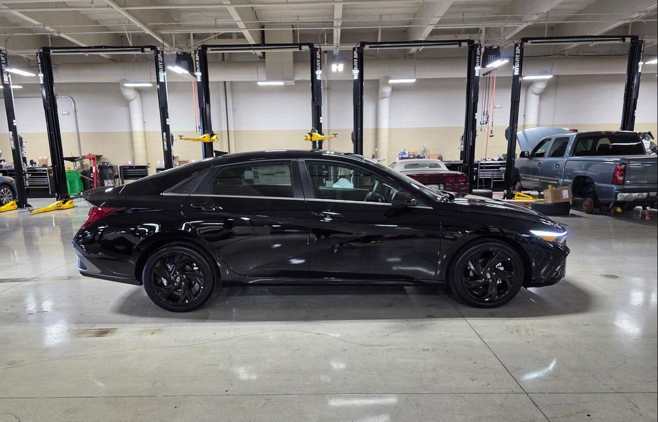 New 2026 Abyss Black Hyundai SEL Sport Premium image 8