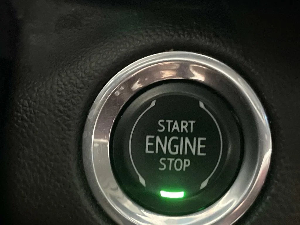 Used 2023 Summit White Buick Essence image 25