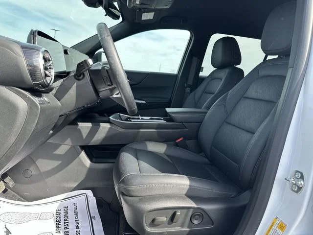 Used 2025 White Chevrolet LT image 17