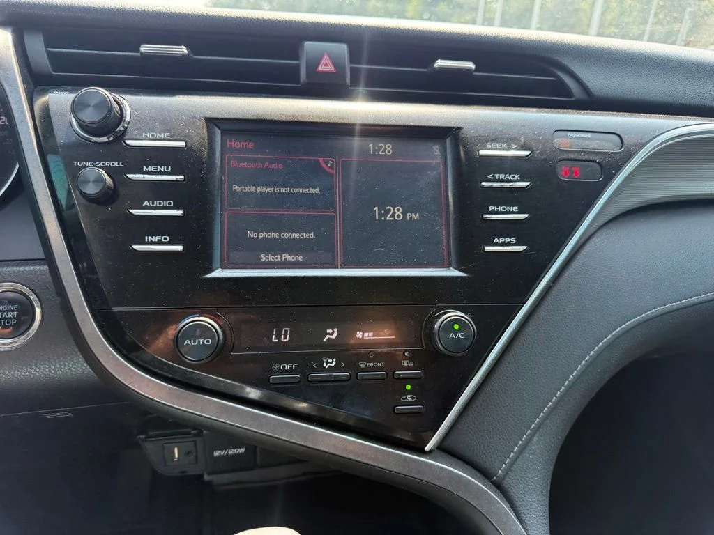 Used 2018 Gray Toyota SE image 9