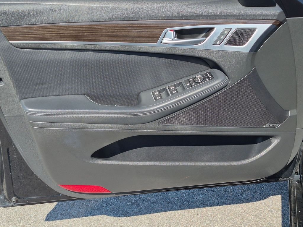 Used 2016 Black Hyundai 3.8 image 12