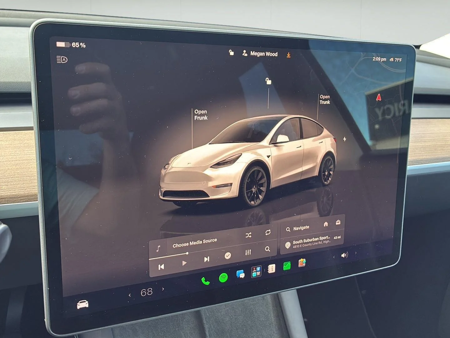 Used 2023  Tesla Long Range image 18