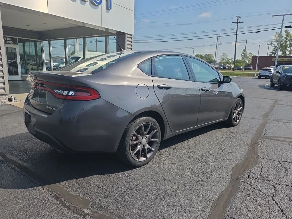 Used 2016 Gray Dodge SXT image 5