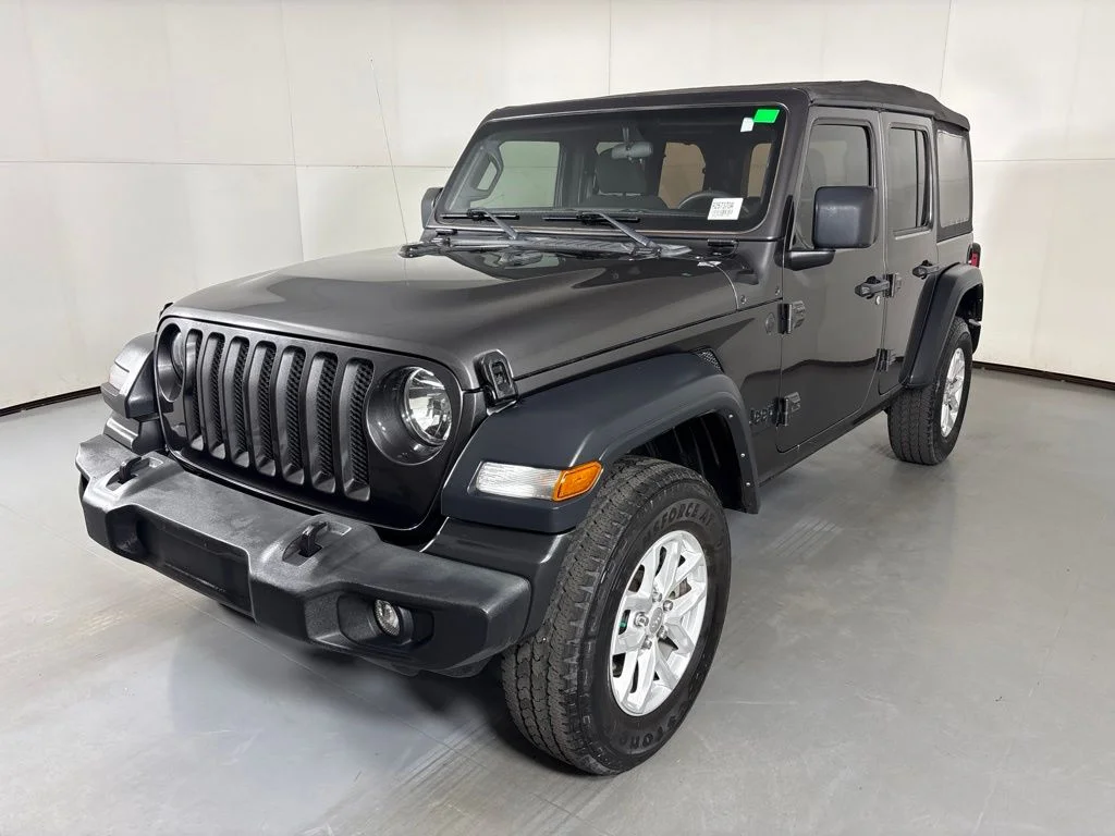 Used 2023 Gray Jeep Sport S image 4