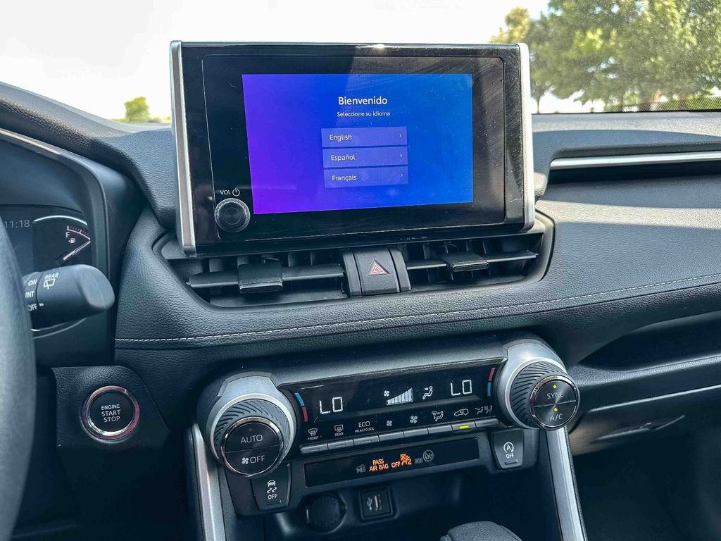2025 Toyota RAV4 XLE - Photo 30