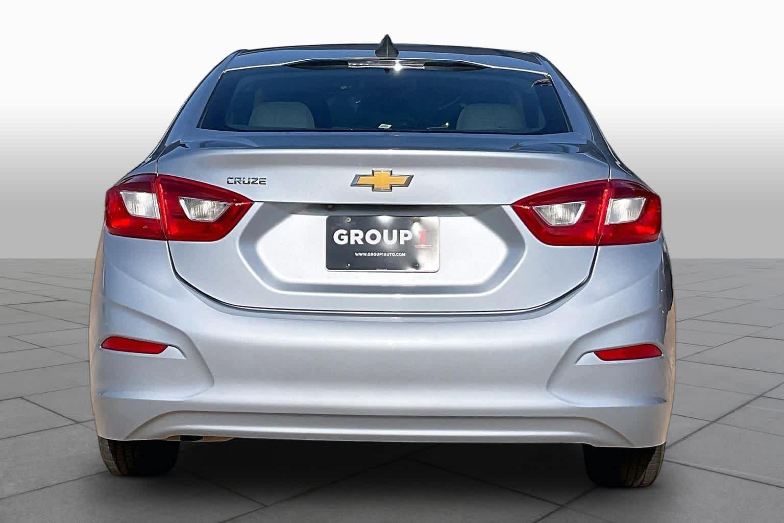 Pre-Owned 2017 Chevrolet Cruze LS