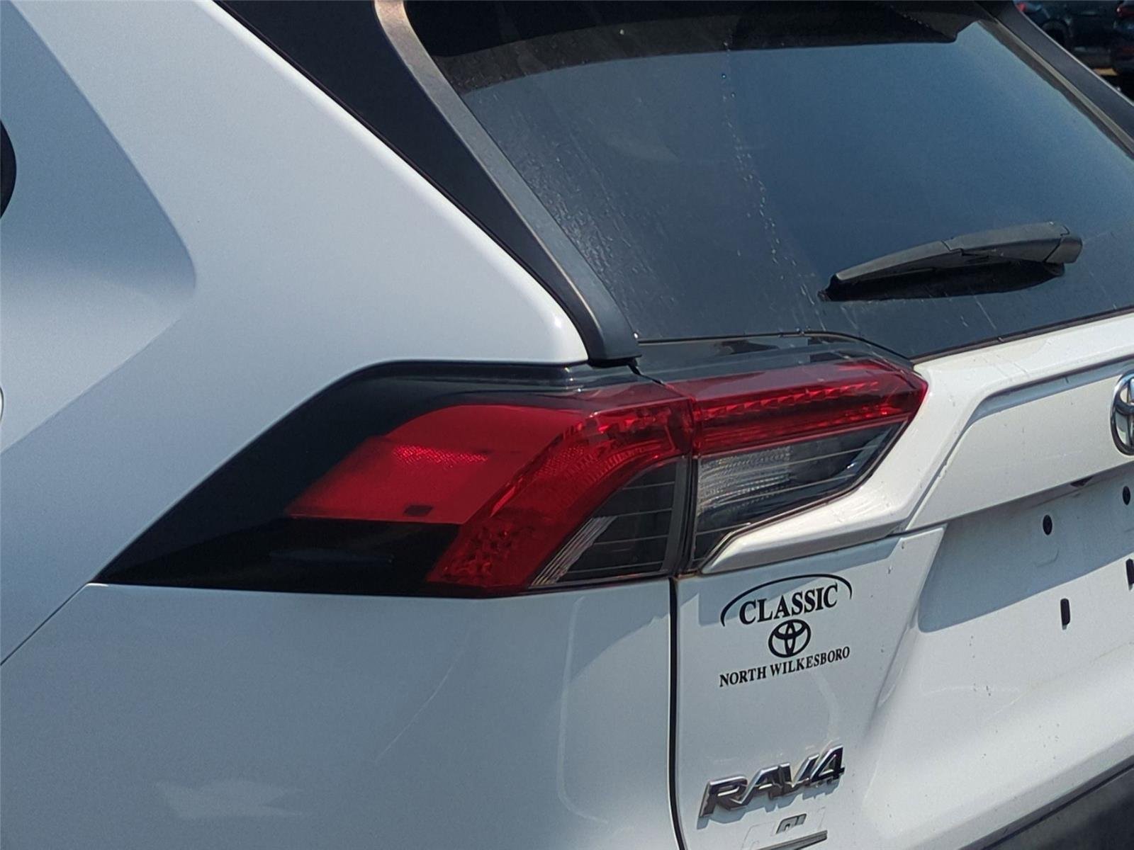 Used 2020 Super White Toyota XLE image 26
