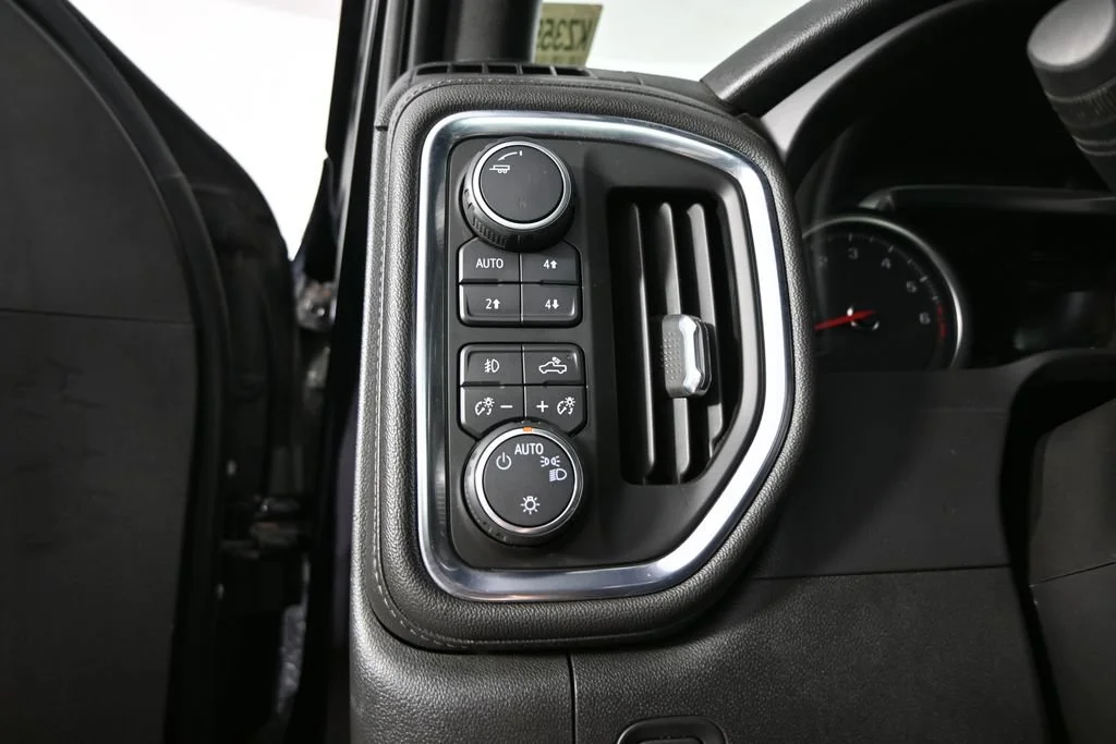 Used 2019 BLACK Chevrolet Custom Trail Boss image 23