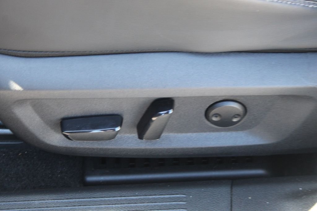 Used 2023 Gray Nissan Platinum image 14