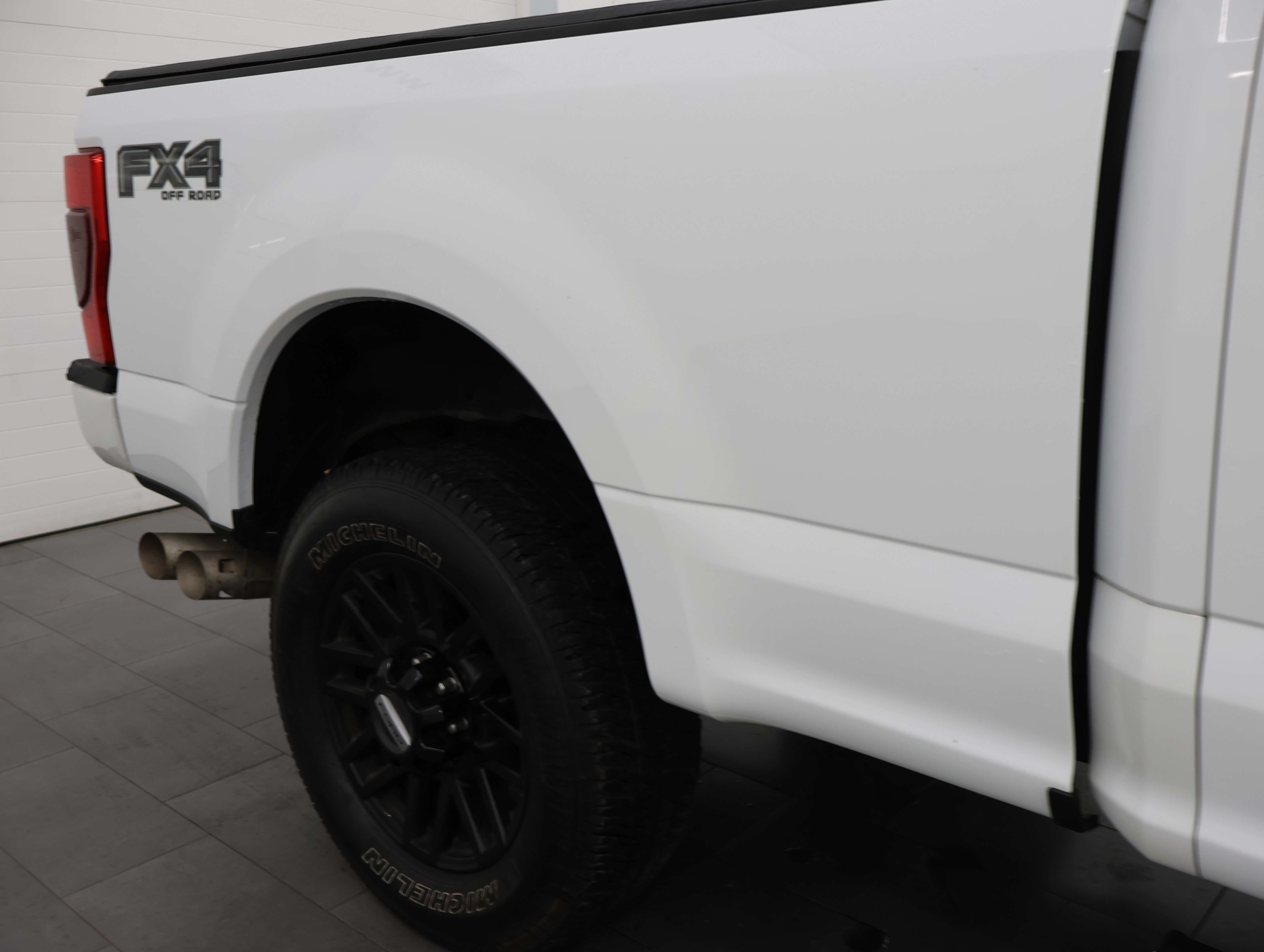 Used 2022 Oxford White Ford 4x4 Crew Cab XLT w/FX4: CREW-SHORT-XLT-6.7L DIESEL-FX4-NAVIGATION-4WD-1 OWNER image 24