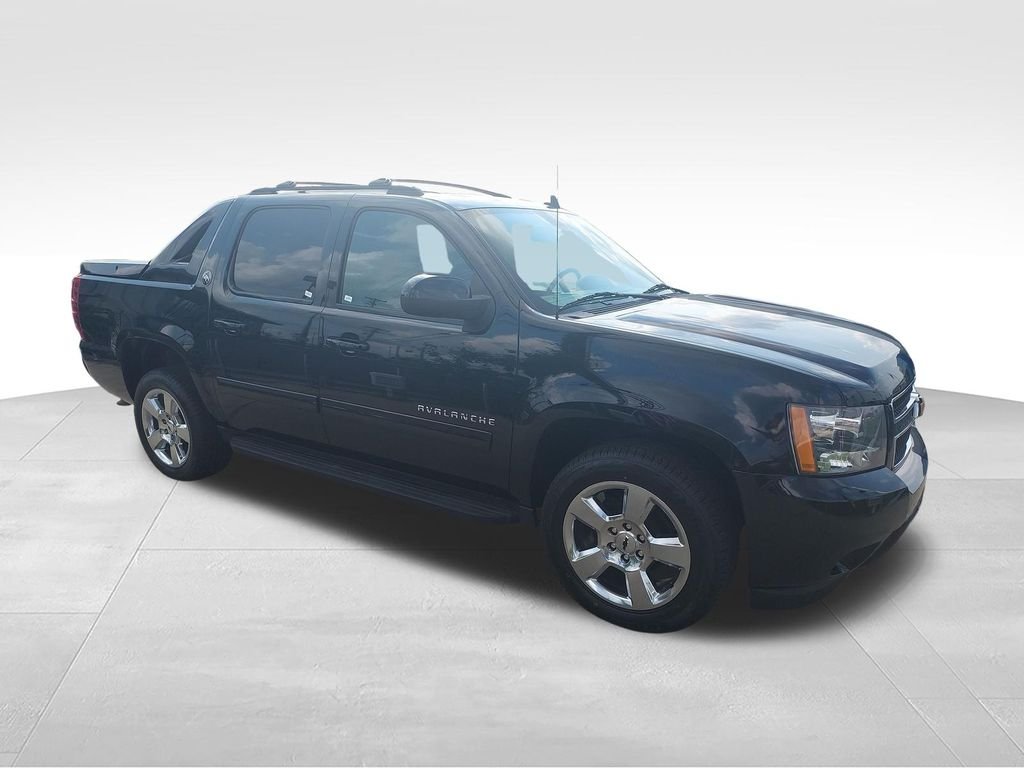 Used 2013 Black Chevrolet LS image 7
