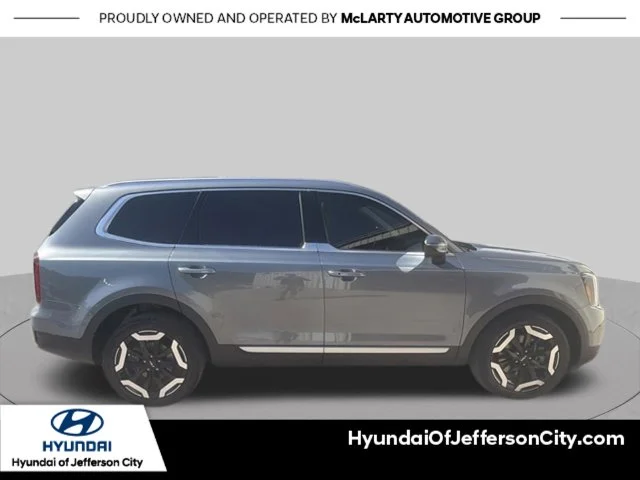 Used 2024 Silver Kia S image 2