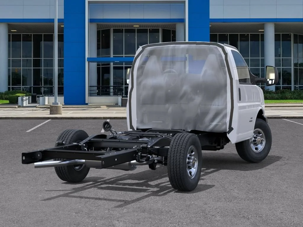 New 2025 Summit White Chevrolet 1WT image 4