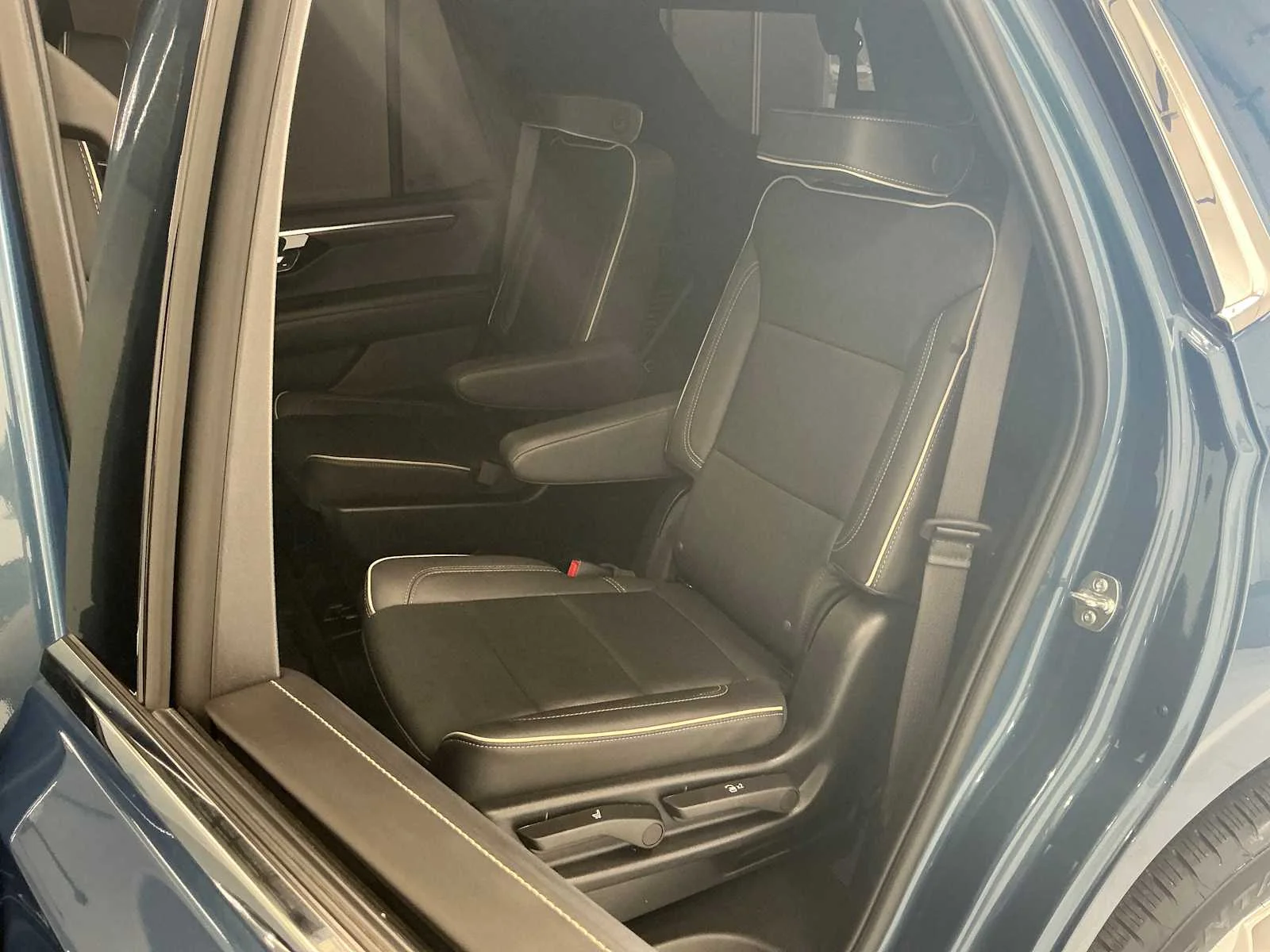Used 2025 Lakeshore Blue Metallic Chevrolet Premier image 24