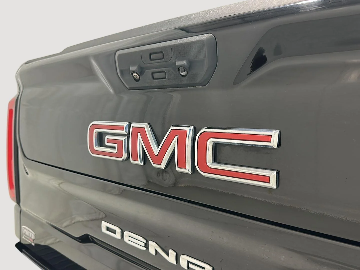 Used 2022 Onyx Black GMC Denali image 29