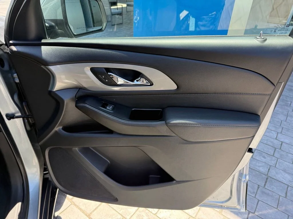 Used 2023 Sterling Gray Metallic Chevrolet LT Cloth image 17