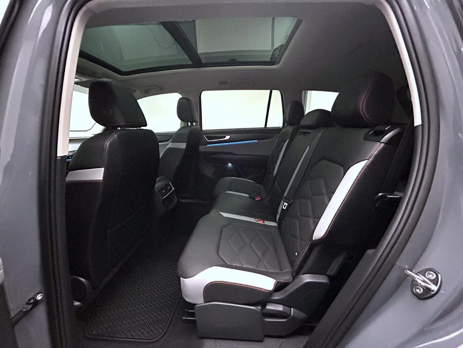 Used 2025 Gray Volkswagen 2.0T Peak Edition image 19