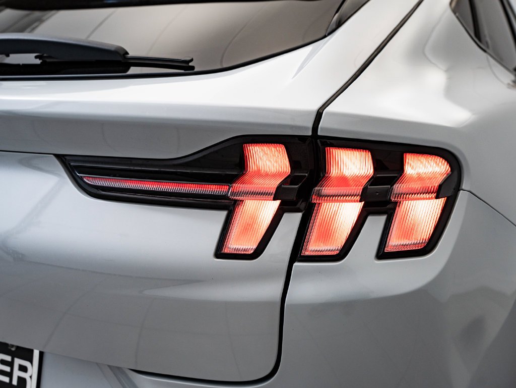 Used 2022 Space White Metallic Ford Premium image 9