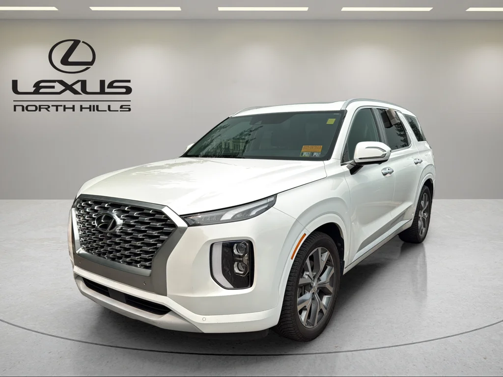 Used 2022 White Hyundai Limited image 1