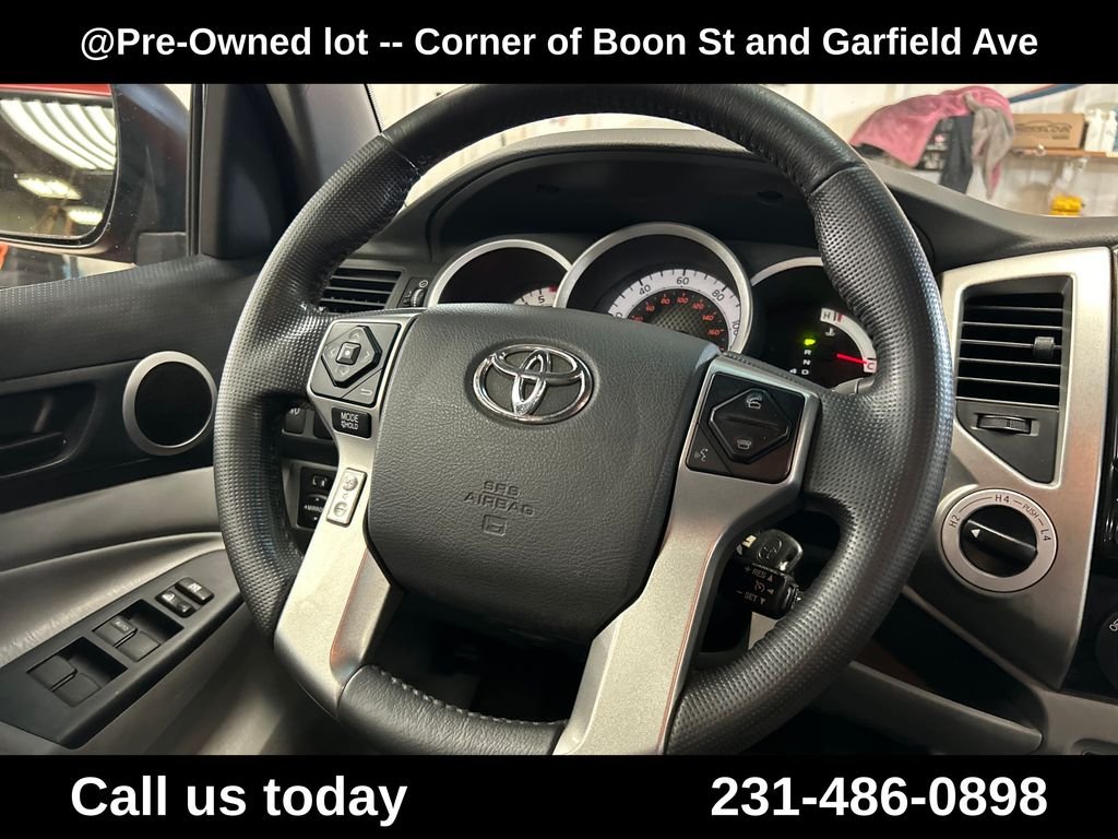 Used 2015 Red Toyota Base image 20
