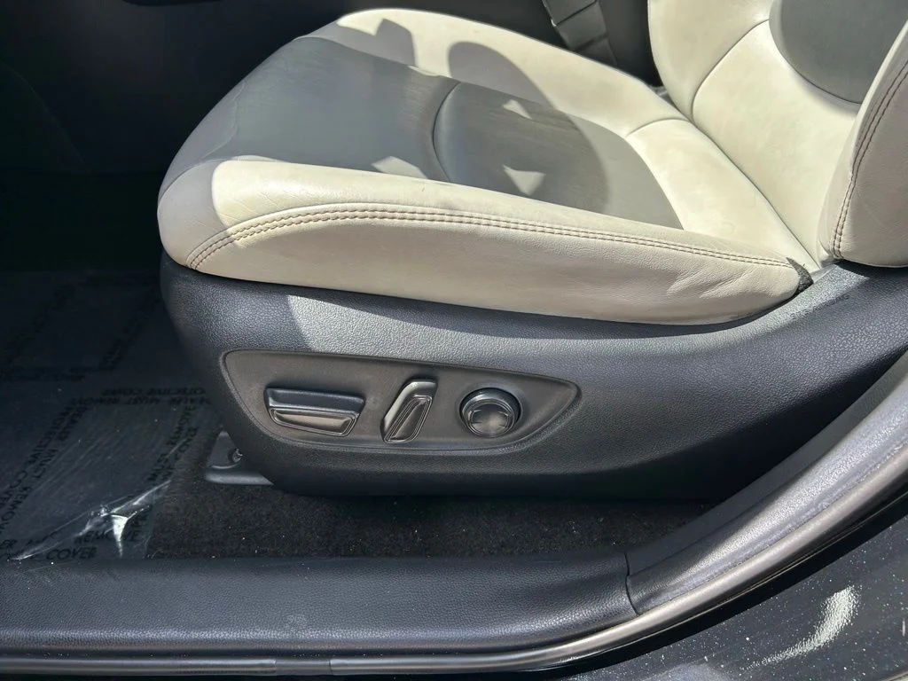 Certified Used 2019 Midnight Black Metallic Toyota XLE Premium image 16