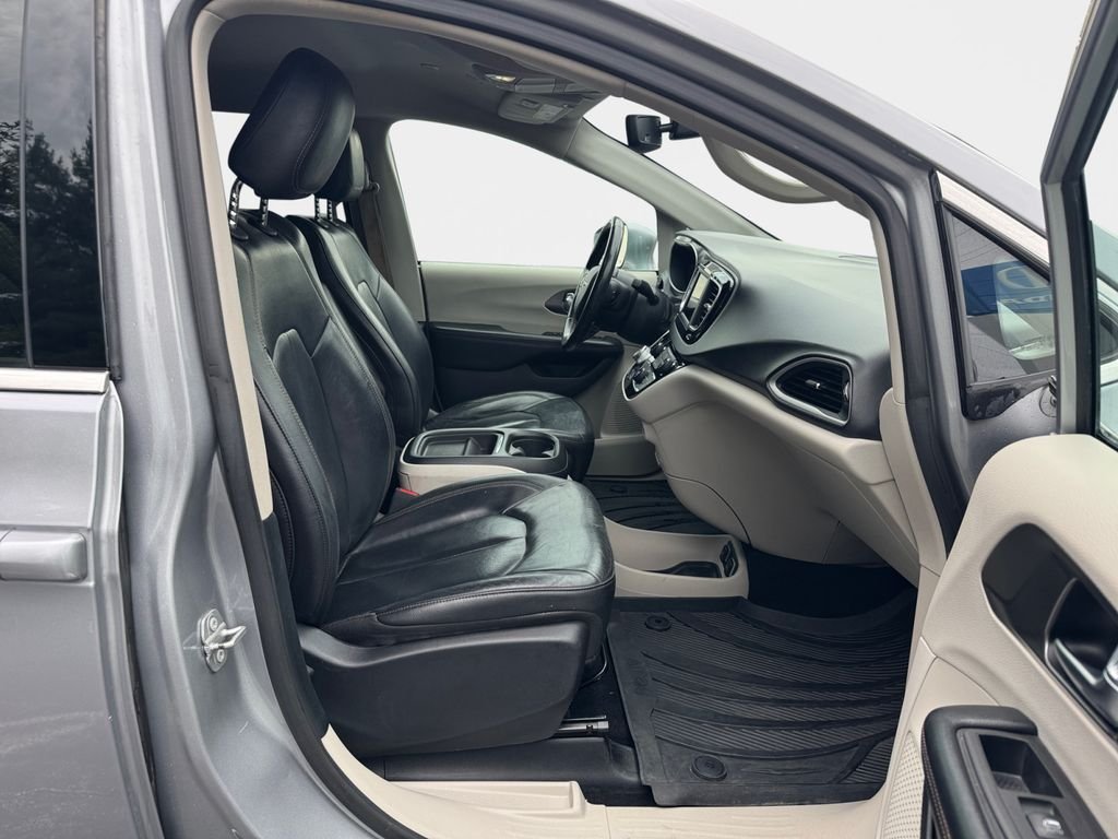 Used 2020 Billet Silver Metallic Chrysler Touring L image 19