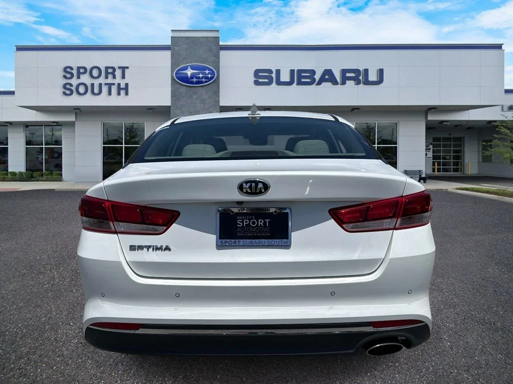 Used 2018 White Kia LX image 4