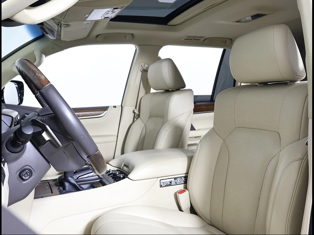 Used 2019 Eminent White Pearl Lexus Two-Row image 7