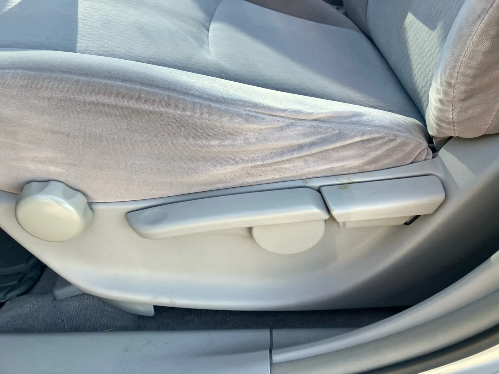Used 2008 Classic Silver Metallic Toyota Base image 11
