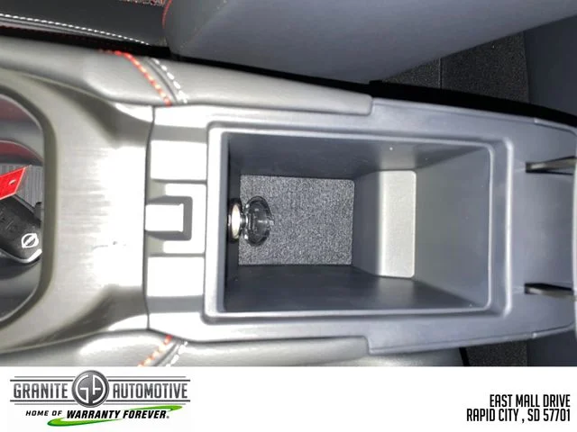 New 2026 Aspen White TriCoat / Super Black Two-tone Nissan SR image 25
