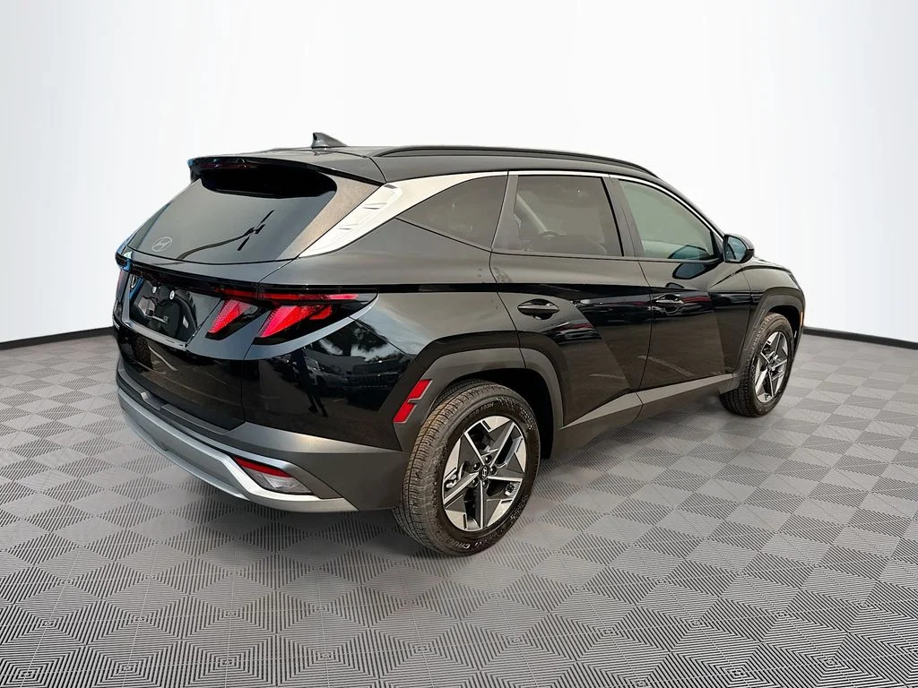 Used 2025 Black Hyundai SEL image 6