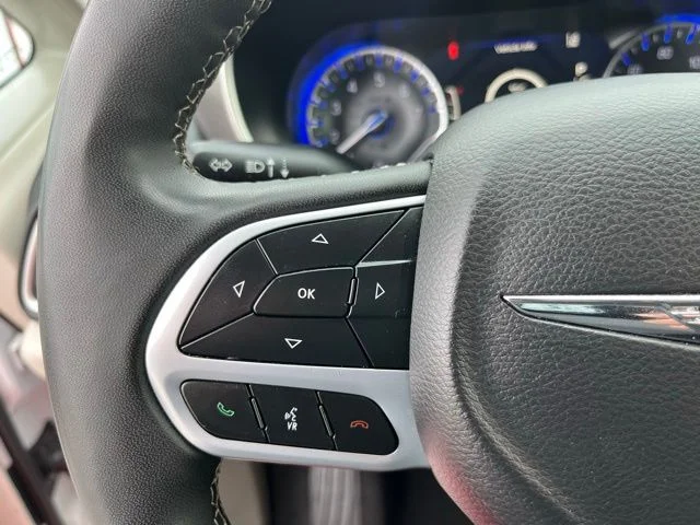 Used 2023 White Chrysler Touring L image 19