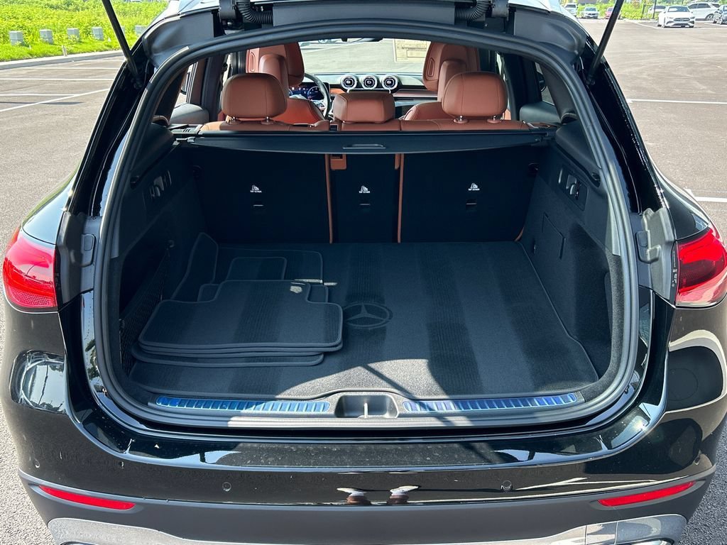 New 2026 Black Mercedes-Benz GLC 300 image 42