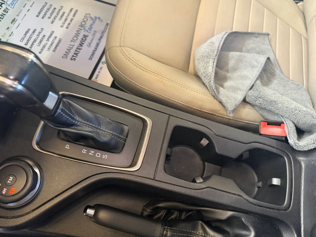 Used 2020 Silver Ford XLT image 18