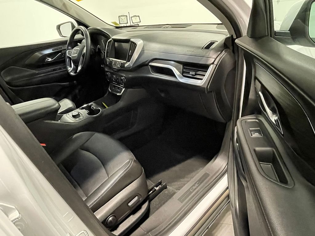 Used 2022 White GMC SLT image 25