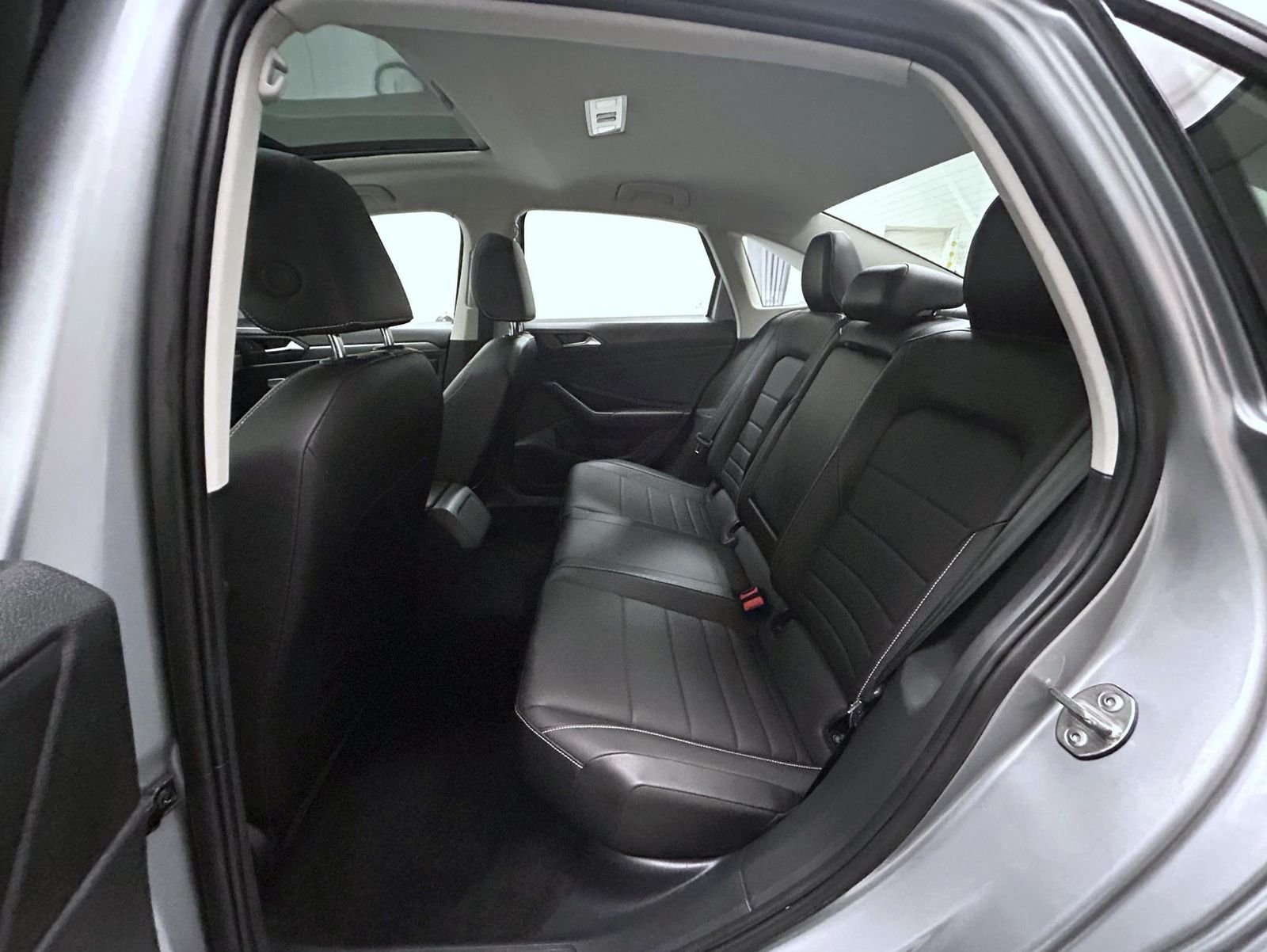 Used 2024 Silver Volkswagen 1.5T SE image 19