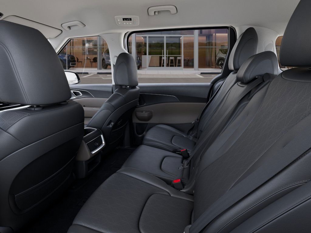 2025 Kia Carnival LXS - Photo 18