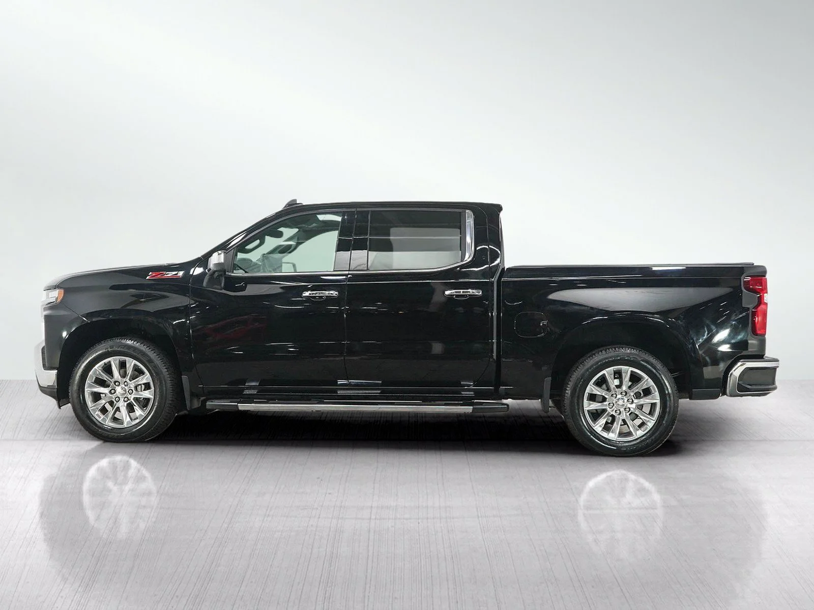Used 2019 Chevrolet Silverado 1500 LTZ with VIN 3GCUYGEDXKG108185 for sale in Bloomington, Minnesota