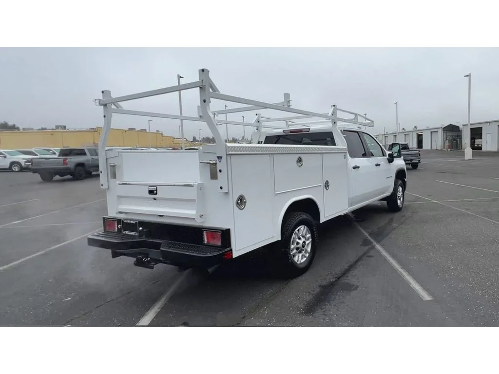 New 2026 Summit White Chevrolet WT image 11